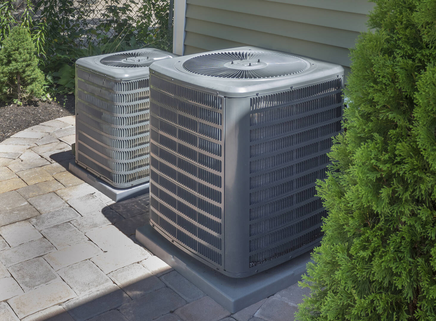 Universal Heating & Air Conditioning logo