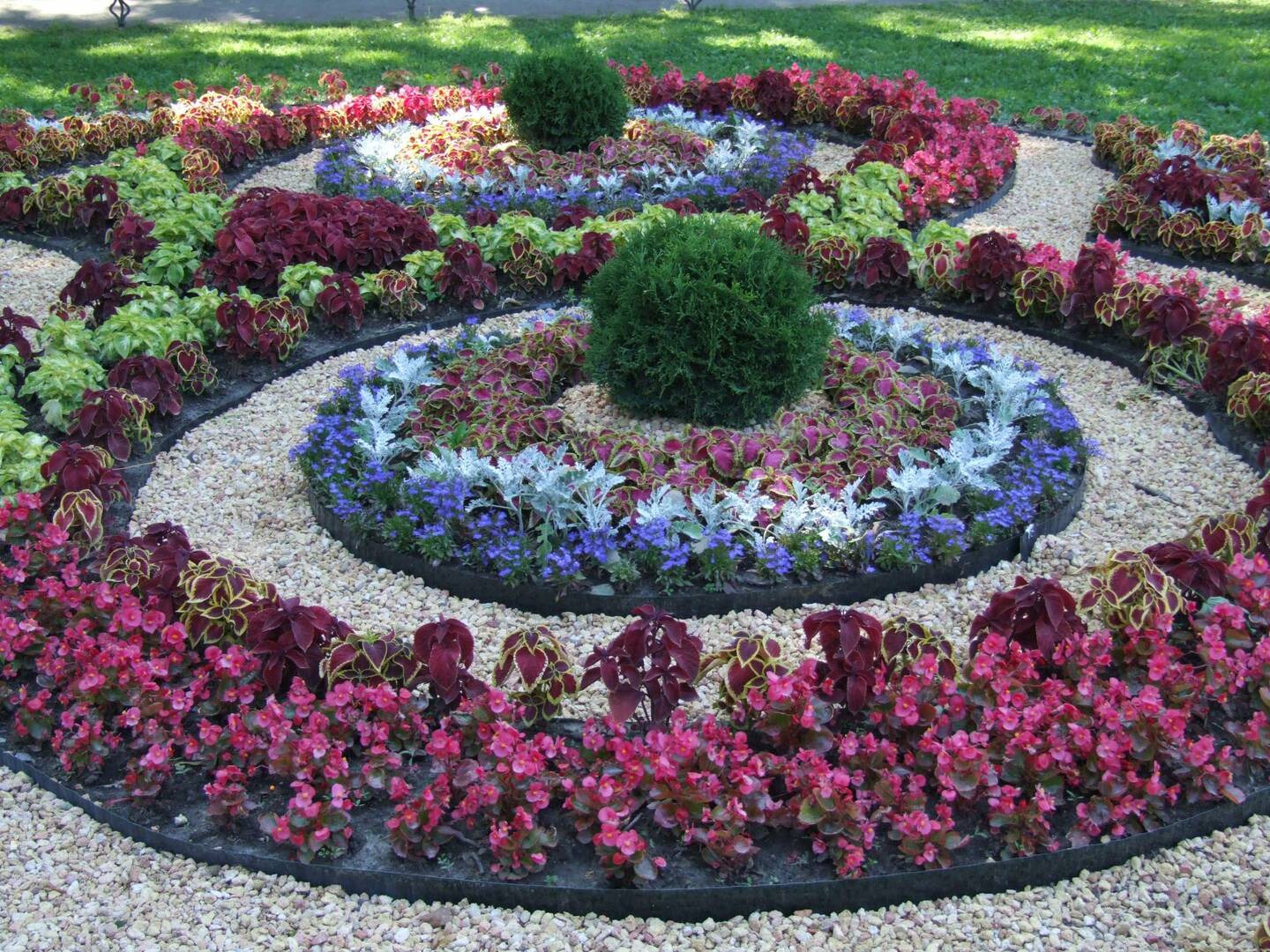 Progressive Landscaping LLC logo