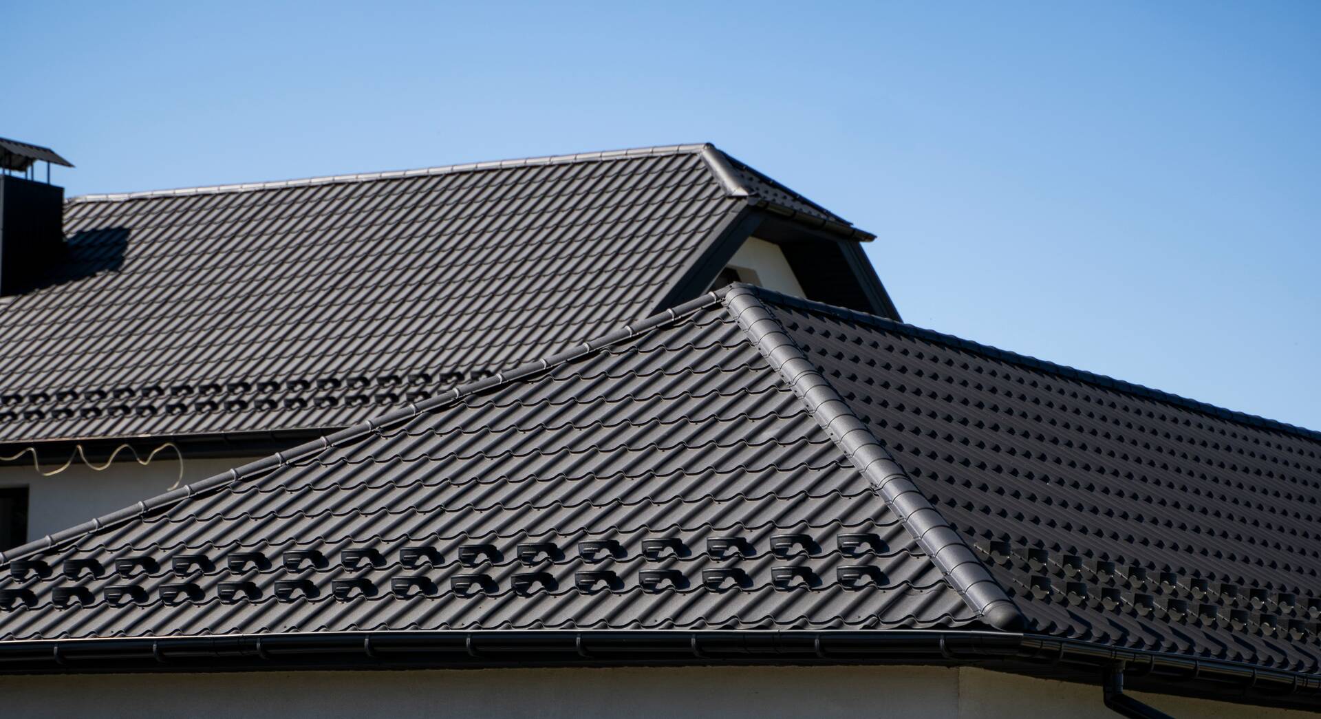 T&M Roofing logo