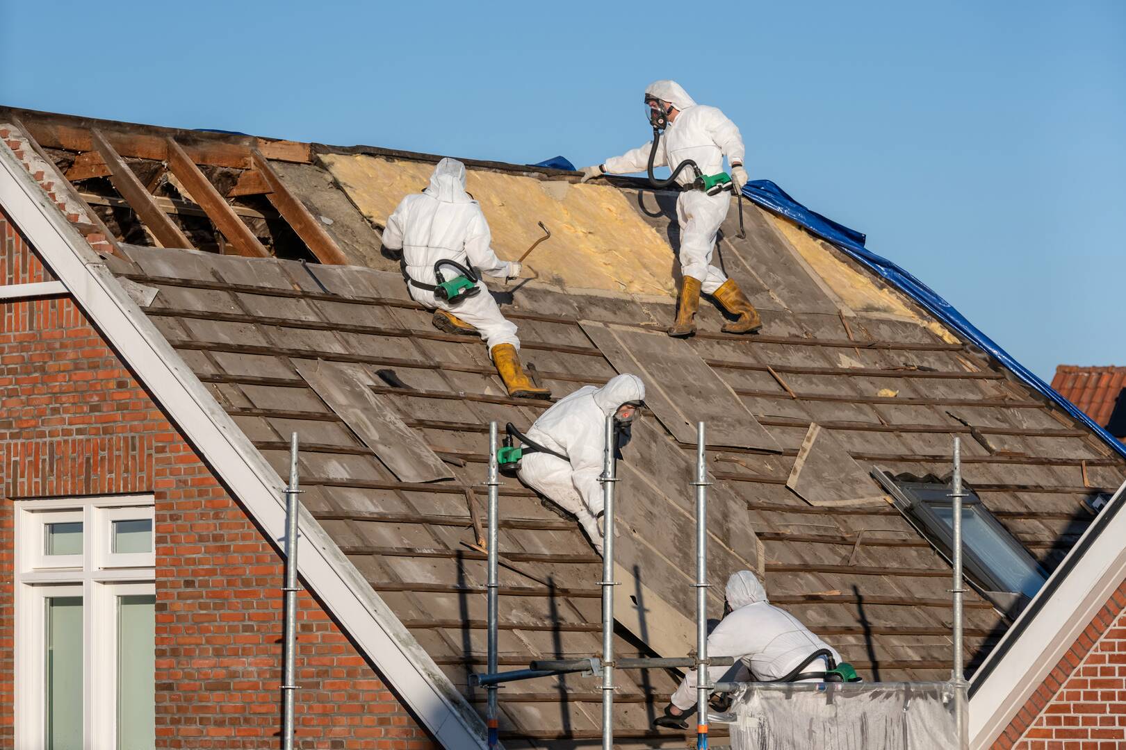 Budget Roofing Service logo